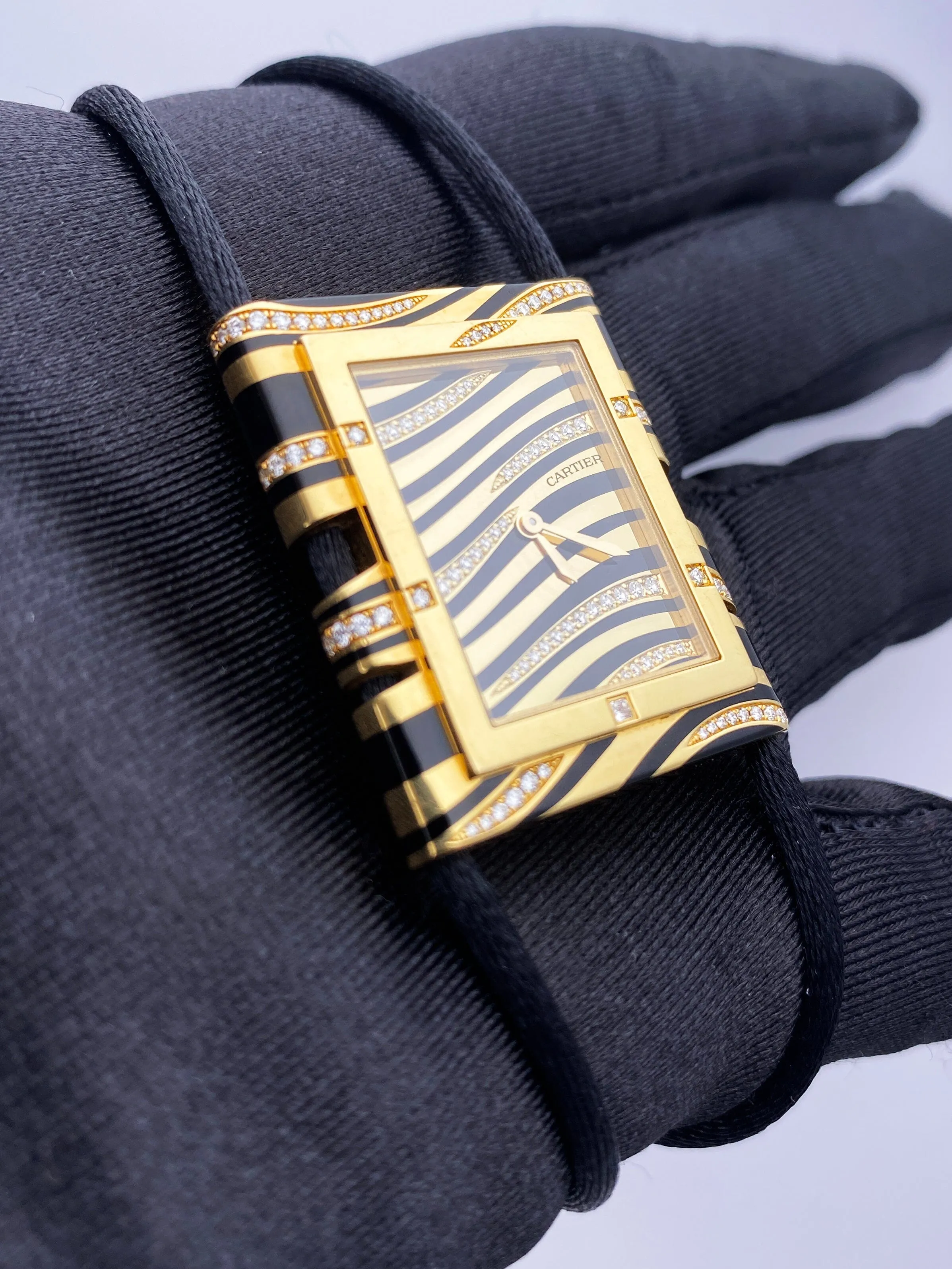 Cartier LIBRE FÉLINE WJ302771 Diamond Yellow Gold Enamel Necklace Watch