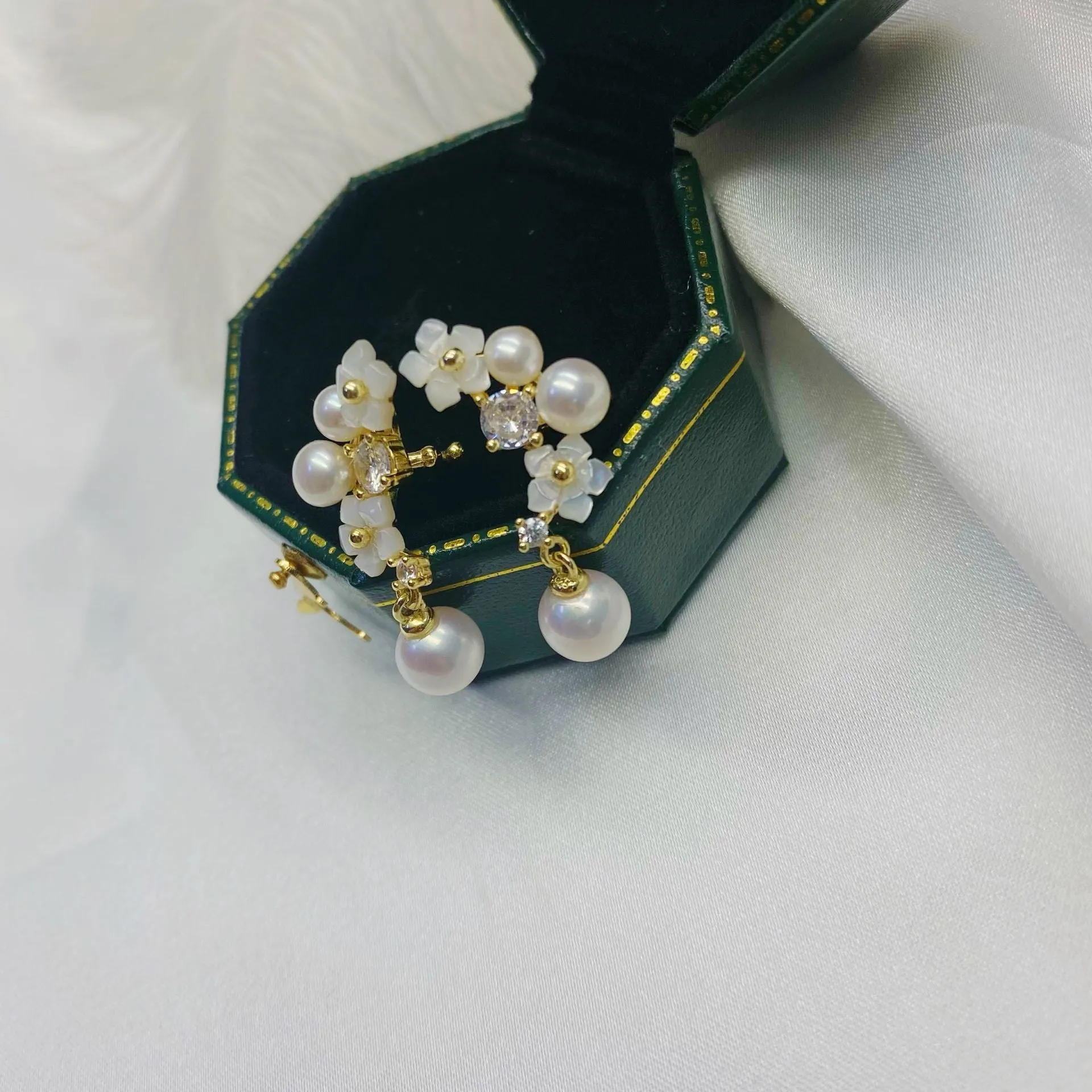 Cubic Zirconia Freshwater Pearls Ear Clip Earrings