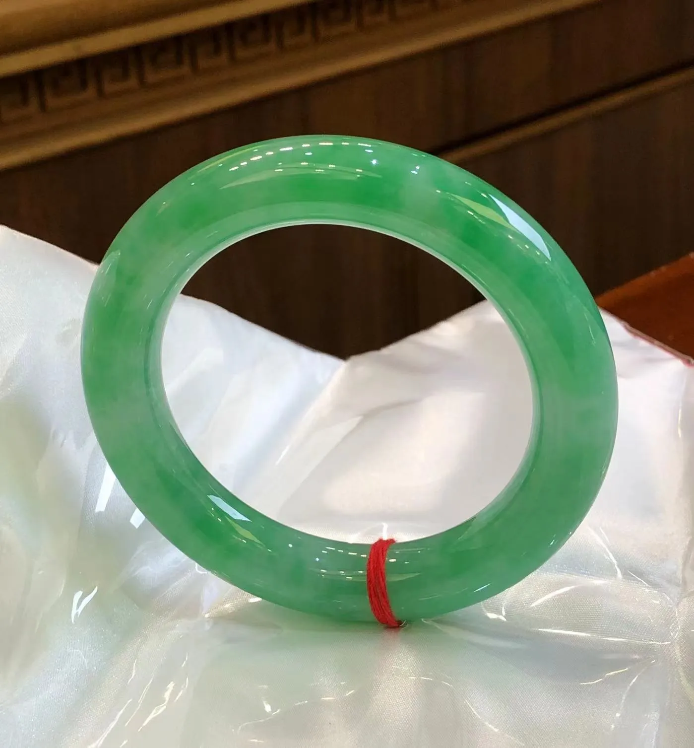 Genuine Burmese High-end Jade Jadeite Oval Bangle Bracelet ( 57.6mm )( Collectibles )