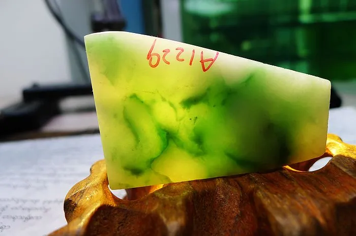 Natural Jade Rough Jadeite Raw (31g,5.1X3.5X0.7cm)
