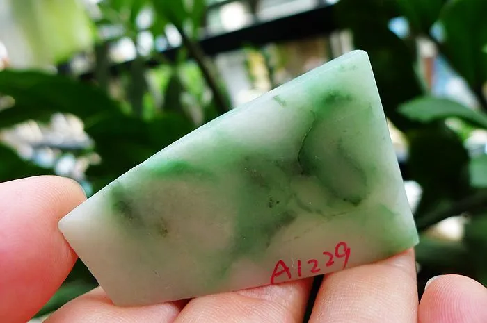 Natural Jade Rough Jadeite Raw (31g,5.1X3.5X0.7cm)