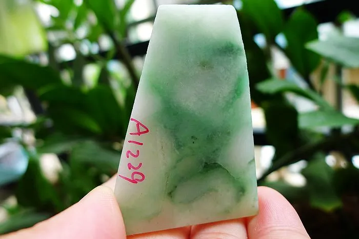 Natural Jade Rough Jadeite Raw (31g,5.1X3.5X0.7cm)