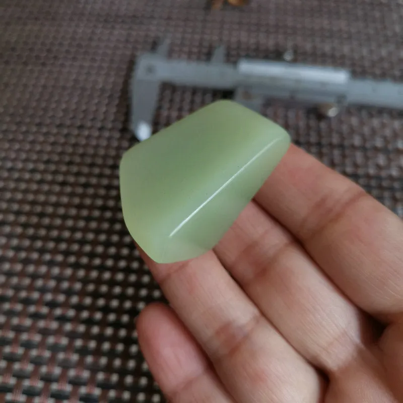 Natural Kunlun Jade Rough Nephrite Raw (27g, 4X2.3X1.9cm)