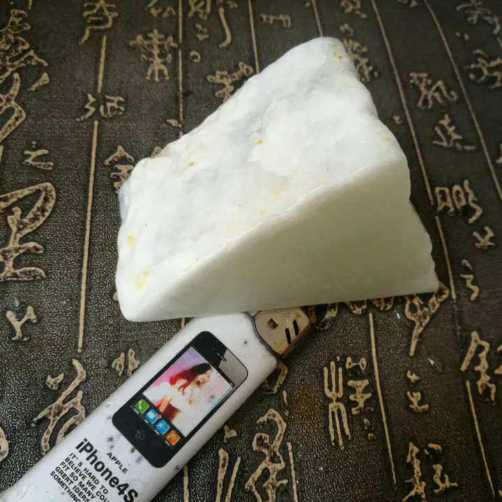 Natural Kunlun Jade Rough Nephrite Raw (311g, 8X6X4.5cm)