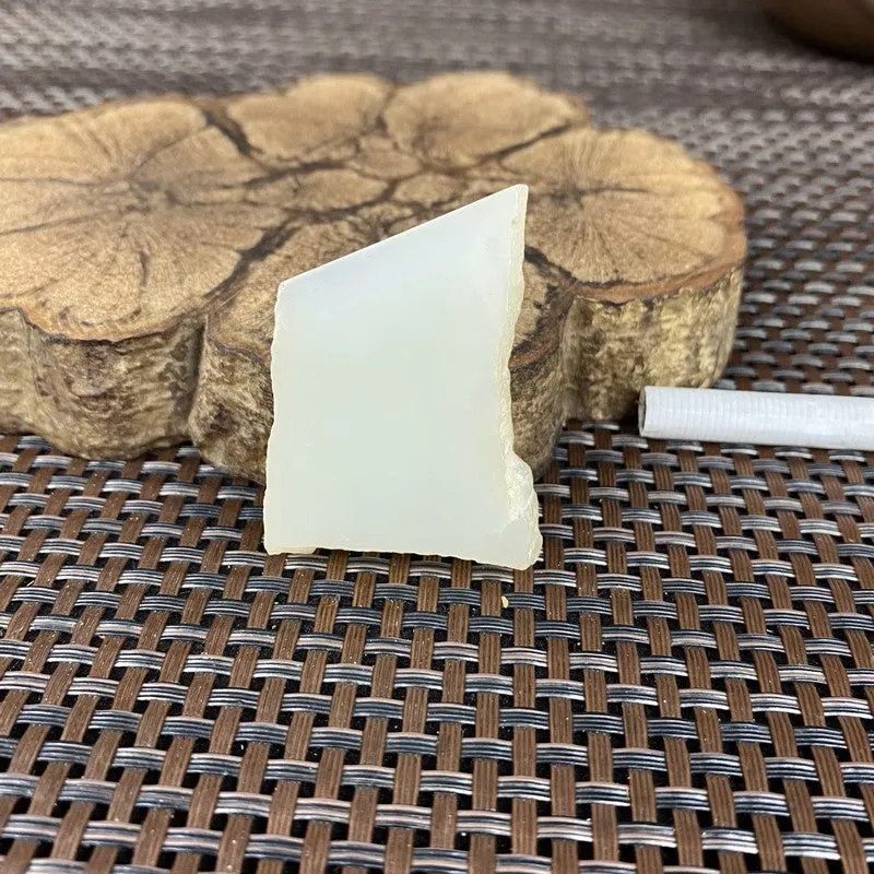 Natural Kunlun Jade Rough Nephrite Raw (33g,4.4X2.7X0.9cm)