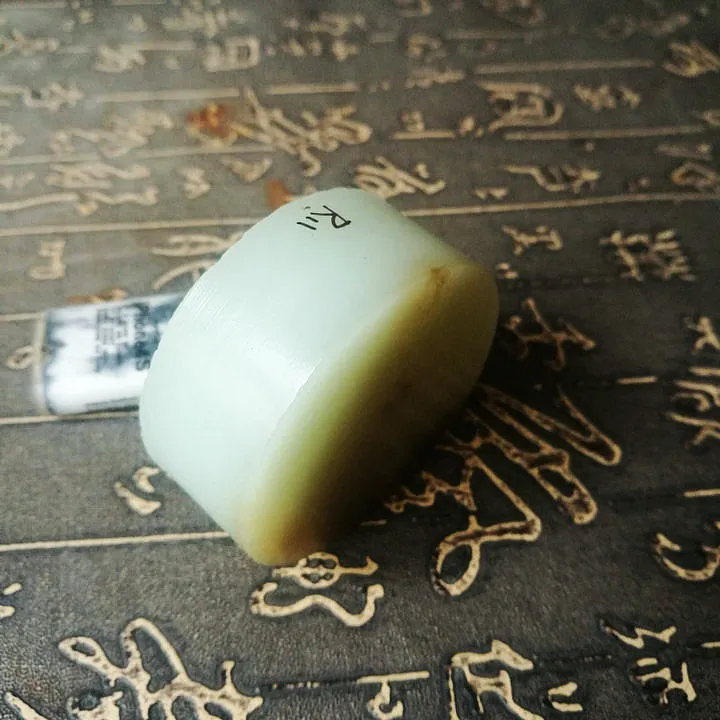 Natural Siberian Jade Rough Nephrite Raw (134g, 5.3X5.3X2.1cm)