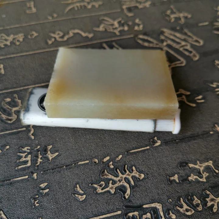 Natural Siberian Jade Rough Nephrite Raw (97g, 6.3X5X1cm)